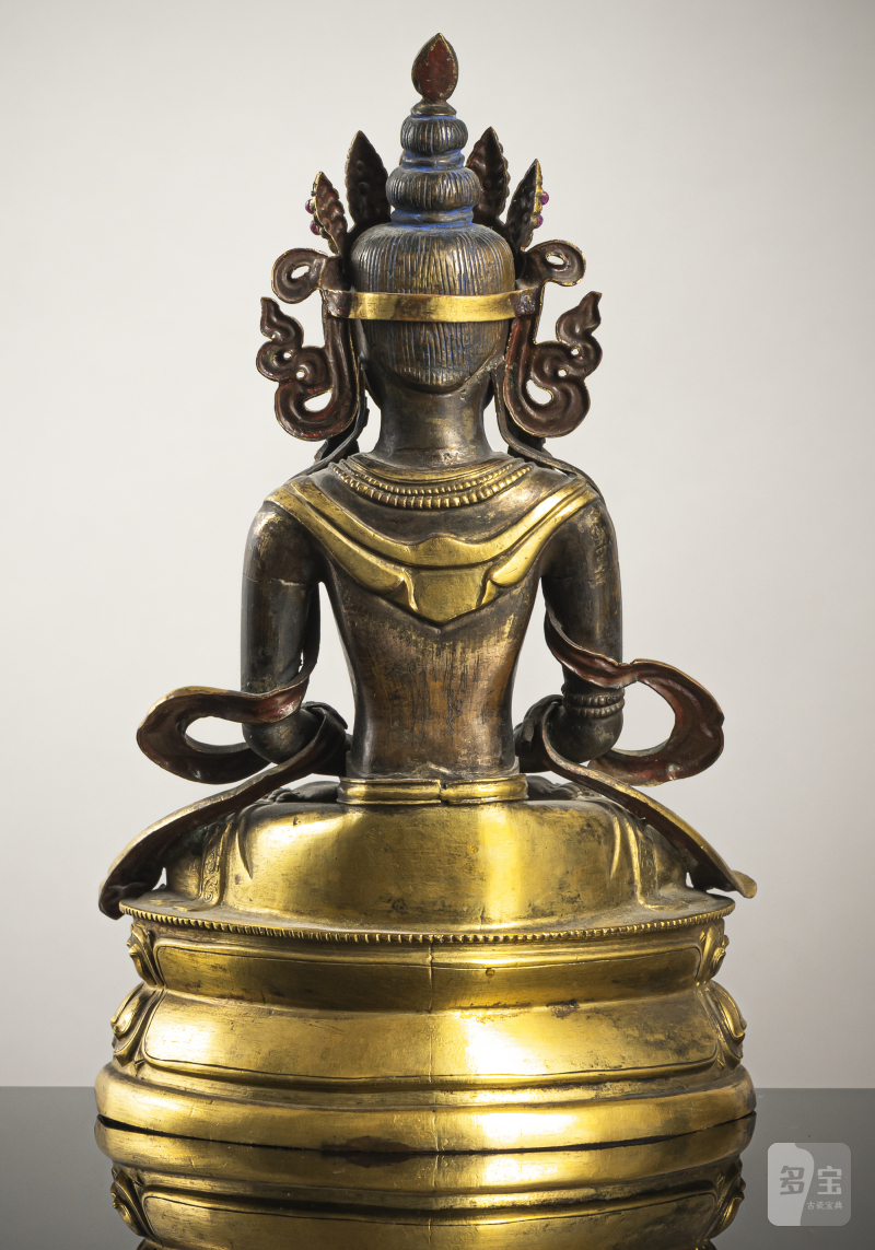 A part-gilt copper repoussé figure of Amitayus with glass and stone inlays - 图2